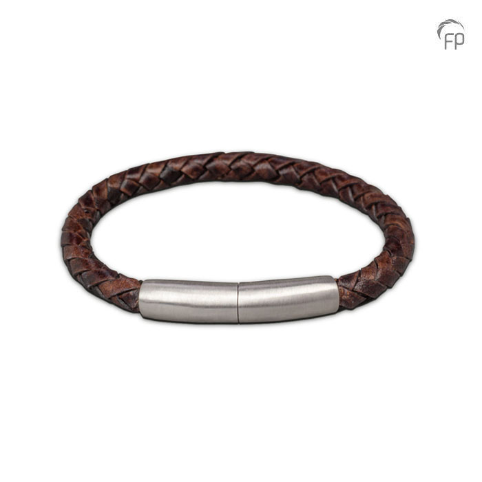 Gevlochten bruine leren assieraad armband- L