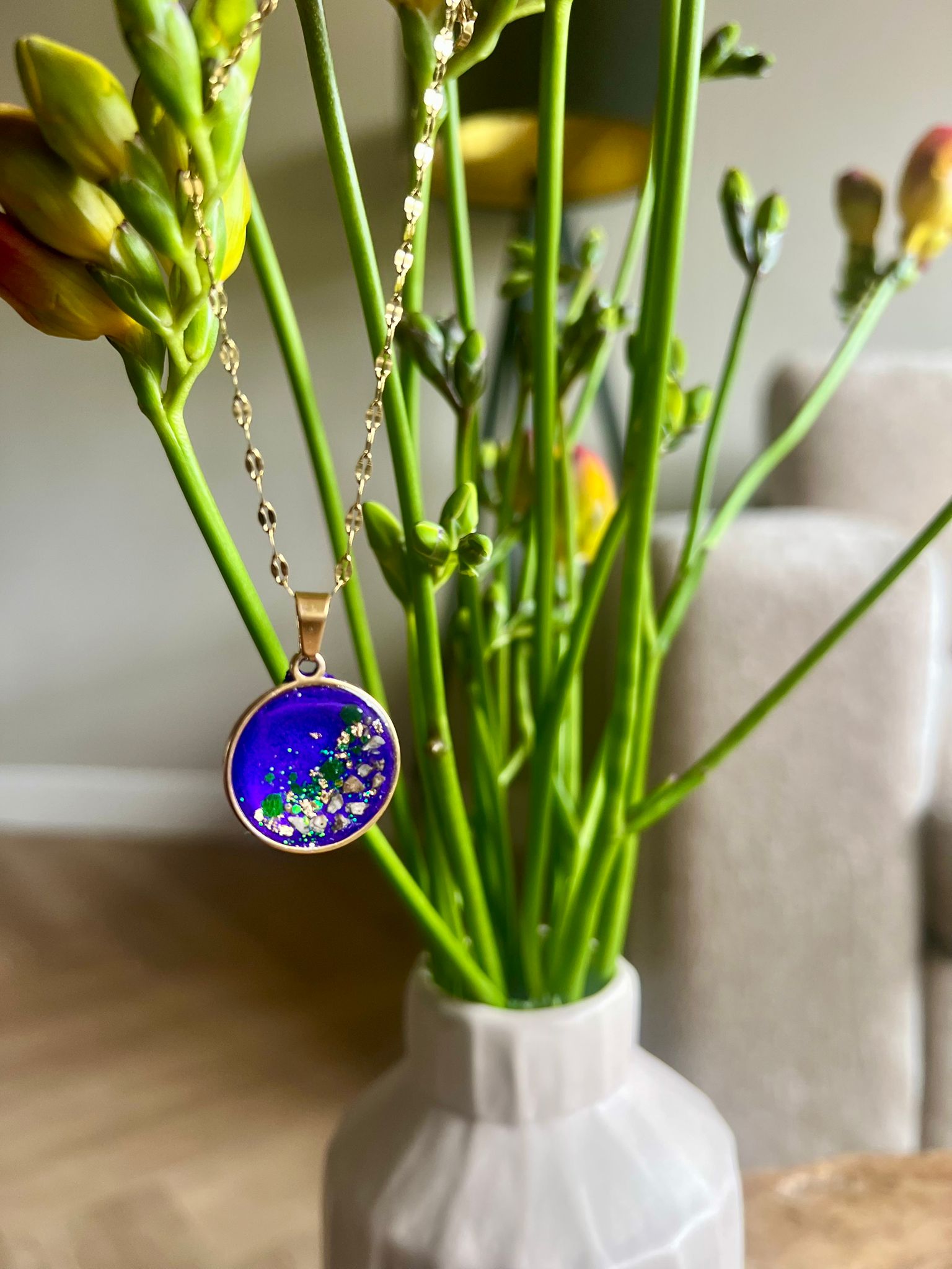 Hanger in de kleur paars